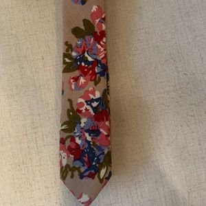 Floral skinny tie
